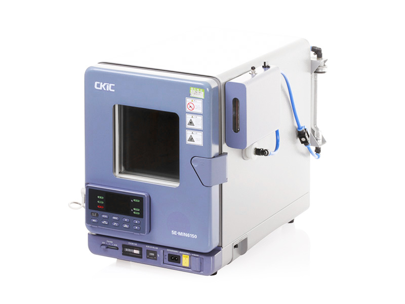 Mini-estufa para determinação de umidade em carvão, coque, óleo pesado e biomassa. Volume interno 15L, 15 renovações/hora de ar, controle ±0,3°C.